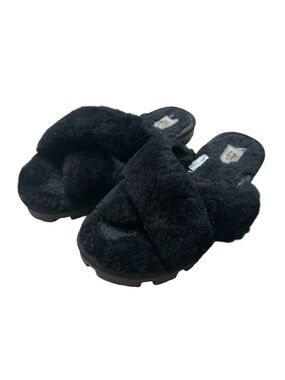 UGG Women’s 8 Black Fuzzette Genuine Shearling Slipper